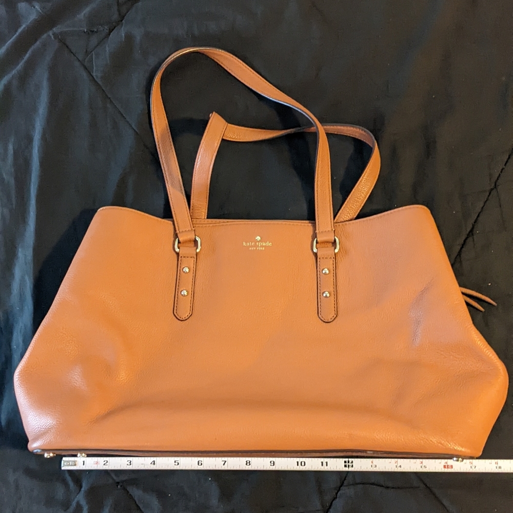 Kate Spade New York Larchmont Avenue Large Evangelie purse.